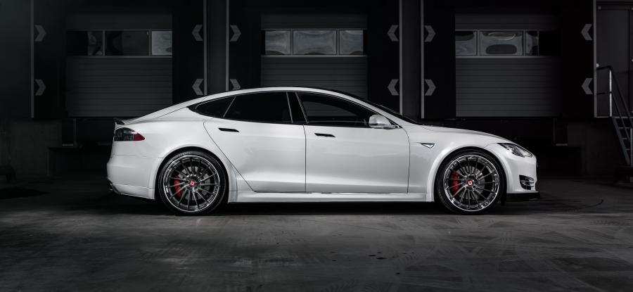  Tesla Model S by RevoZport 2015 года  (фото 5 из 8)